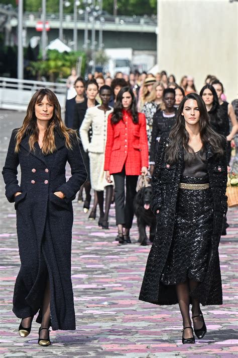 Vogue’s best looks from the Chanel fall/winter 2024 show.